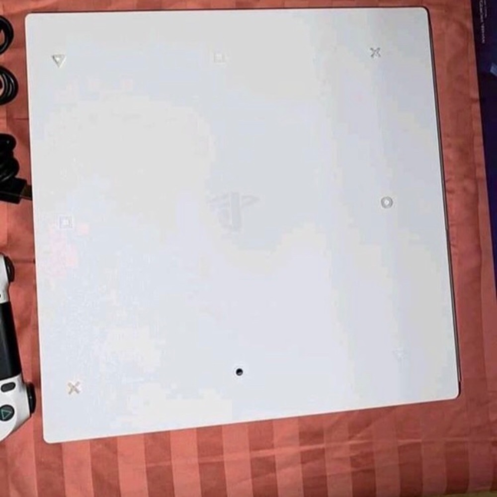 PS4 - Picture 3 of 3